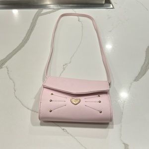 Pretty/cute Light Pink kitty purse,with magnetic clasp and Gold whiskers